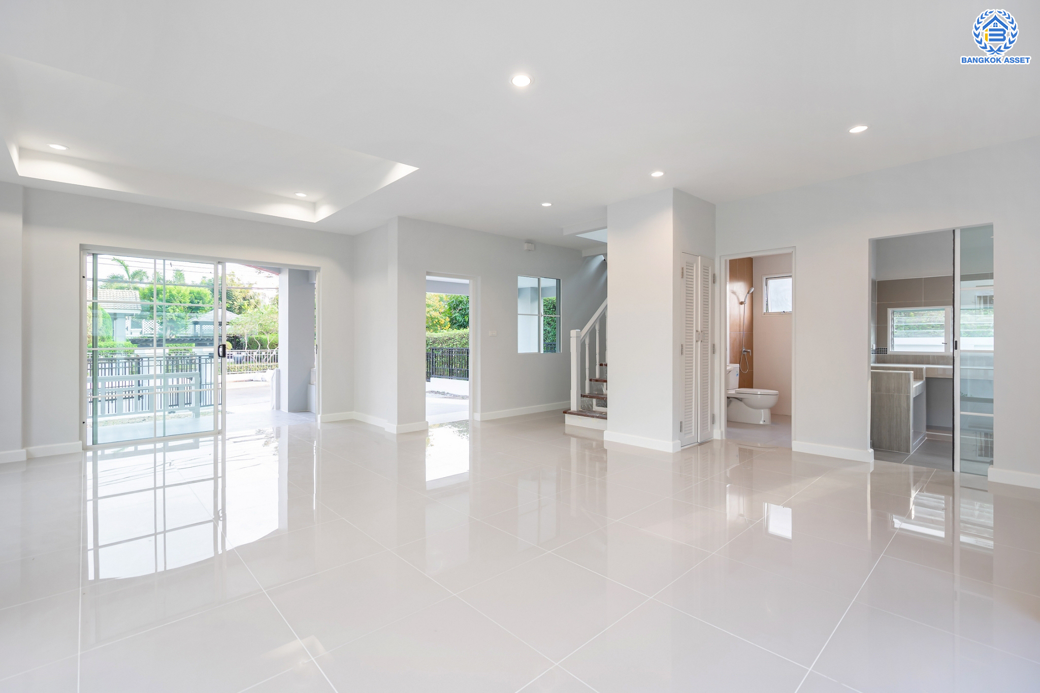 บ้านมือสองตกแต่งใหม่ ม.ชัยพฤกษ์ บางบัวทอง บ้านเดี่ยว แบรนด์ LH  เนื้อที่ 92.9 ตร.ว. ฟังก์ชัน 3 ห้องนอน 3 ห้องน้ำ จอดรถได้ถึง 4 คัน มีพื้นที่บริเวณบ้านกว้างขวางกว่า 232 ตร.ม. พร้อม Facilities ครบครัน บนทำเลเดินทางสะดวก ติดถนนบางกรวย-ไทรน้อย ใกล้เซ็นทรัลเวสต์เกต และรถไฟฟ้าสายสีม่วง "สถานีบางพลู"